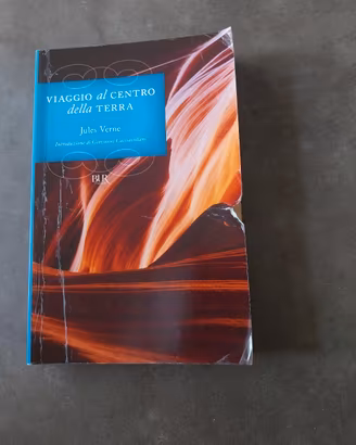 libro : Viaggio al  centro della terra 