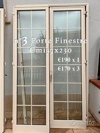 Infissi bianchi PVC ottimi.