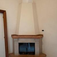 Termocamino com struttura in marmo