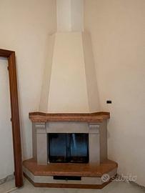 Termocamino com struttura in marmo