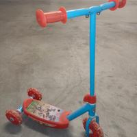 Monopattino a 3 ruote