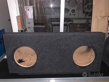 Cassa per auto in legno mochettata