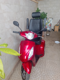 Scooter elettrico per disabili e anziani
