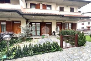 VILLA A SCHIERA A PALAZZOLO SULL'OGLIO
