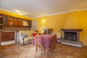 CASA SEMINDIPENDENTE A CASTEL SANT'ANGELO