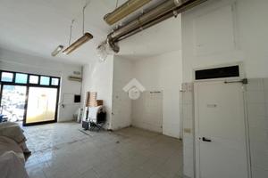 NEGOZIO A SARZANA