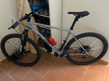 Mountain bike in carbonio Elios bicicletta