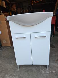   Piccolo mobile con lavabo