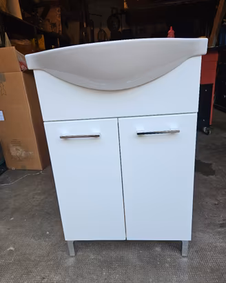   Piccolo mobile con lavabo