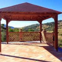 Gazebo in legno lamellare con montaggio