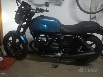 moto Guzzi v7 Stone  2025
