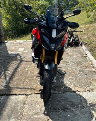 Multistrada v4 pikes peak