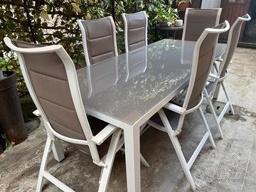 Tavolo e sedie da giardino