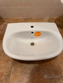Lavabo in ceramica