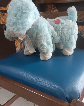 cagnolino pelouche che si muove a batterie