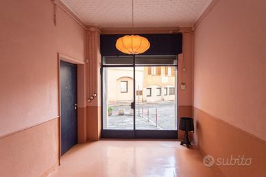 Spazio commerciale-laboratorio-studio con vetrina