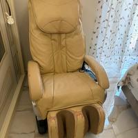 Poltrona per massaggi e tavolo da cucina/sogiorno