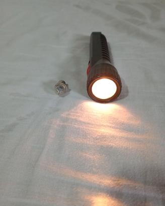 Torcia di seconda mano  + lampadina 