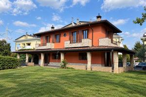 Villa di 200 m² con 5 locali e box auto doppio a S
