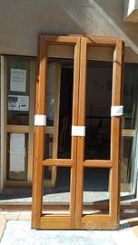 Finestre in legno compresi di vetro camera