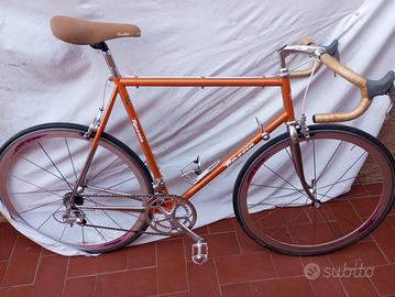 Bici d'epoca allestita per ciclostorica