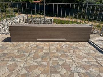 Mobile a muro con mensola integrata per libri