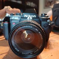 nikon F-301 + obiettivo + accessori e borsa