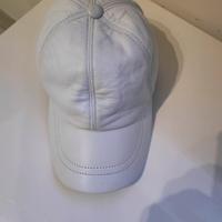 cappuccio bianco pelle