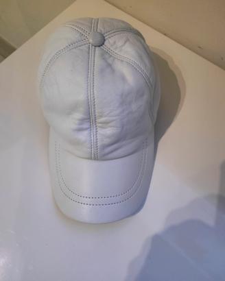 cappuccio bianco pelle