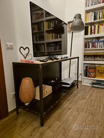 Mobile TV stile industriale