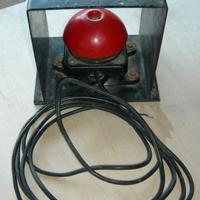 Interruttore a pedale con fungo rosso