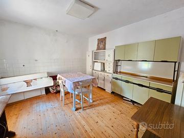 PORZIONE DI CASA con GIARDINO/ORTO e CANTINE