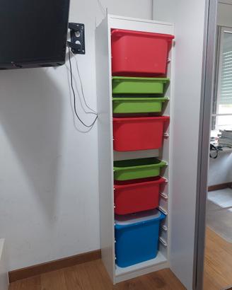 Mobile Ikea con contenitori