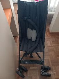 Passeggino a ombrello leggero mai usato