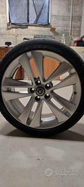 Set di 4 cerchi in lega da 18" originali Opel.