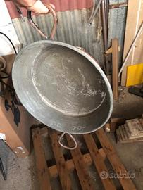 Pentola in rame con manici