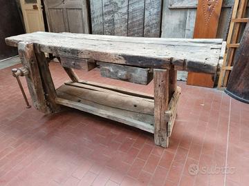 Antico banco da falegname