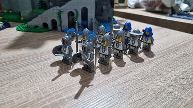 10x LEGO Minifigures serie castle - castello Horse