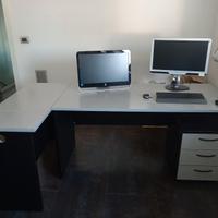 Scrivania + cassettiera + pezzo complementare