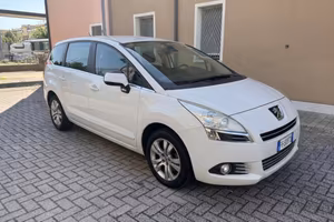 Peugeot 5008 1.6 HDi 112cv 7posti Ok Neopatentati