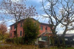 Casa indipendente di 295 m² con più di 5 locali e 