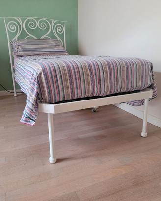 letto singolo in ferro battuto