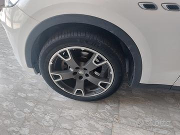 cerchi originali maserati levante 