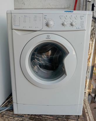 Lavatrice libera installazione INDESIT