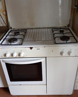 CUCINA  MACCHINA  GAS E  FORNO