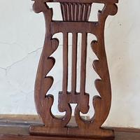 Panchina in legno con decori musicali