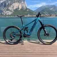 Santa Cruz Bullit 90  Large promo!!