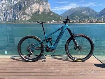 Santa Cruz Bullit 90 e Vala X01 AXS Large promo!!