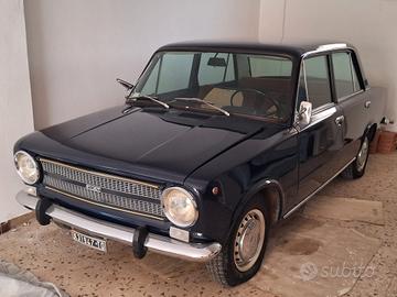 auto d'epoca FIAT 124 berlina blu  x VERO AMATORE 