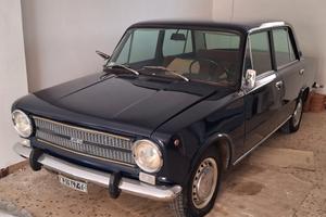 auto d'epoca FIAT 124 berlina blu  x VERO AMATORE 